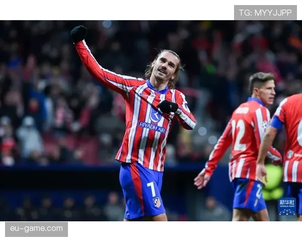 足球巨星深度解析：揭秘当今足坛最具影响力球员的竞技表现与发展趋势