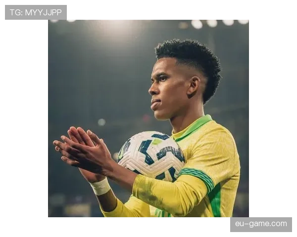 足球新星闪耀赛场，稳健表现引关注