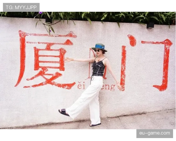 吕小军晒家照那张沙发，我的省钱计划瞬间宣布失败